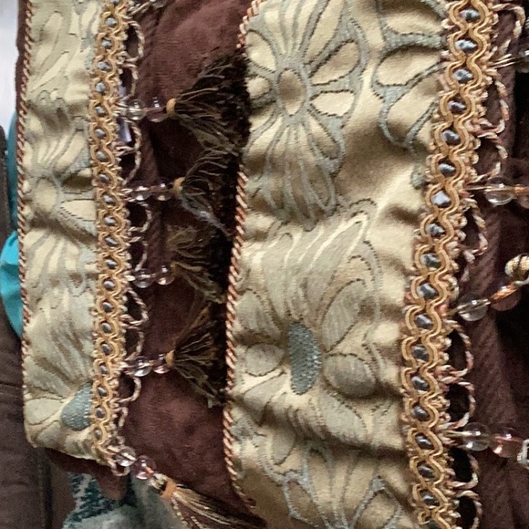 Towels, two sets ,1lg.and1handtowel in set , brown from croscill homes . - Picture 8 of 10